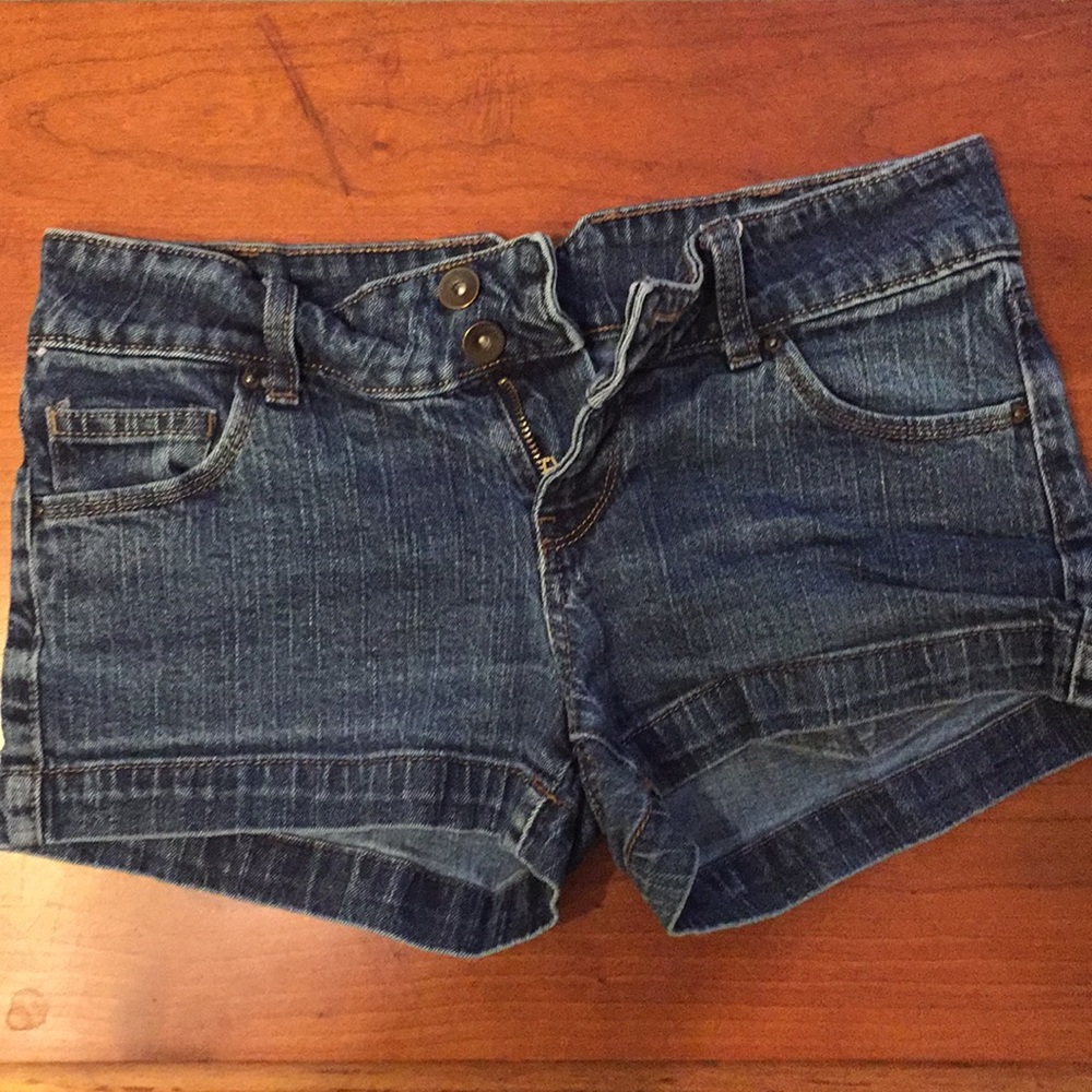 Mossimo denim shorts size 5 (fits like size 4)
